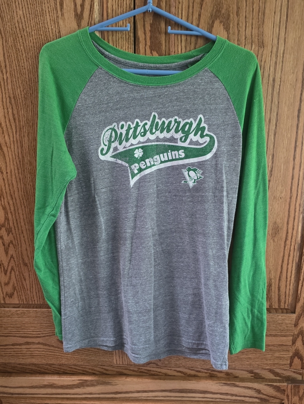 Pittsburgh Penguins Ladies  Long-Sleeve Raglan Shirt - Gray & Green